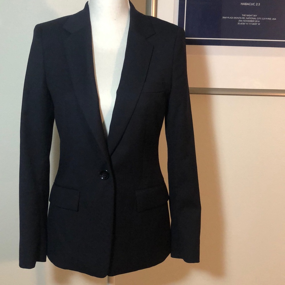Navy fitted blazer